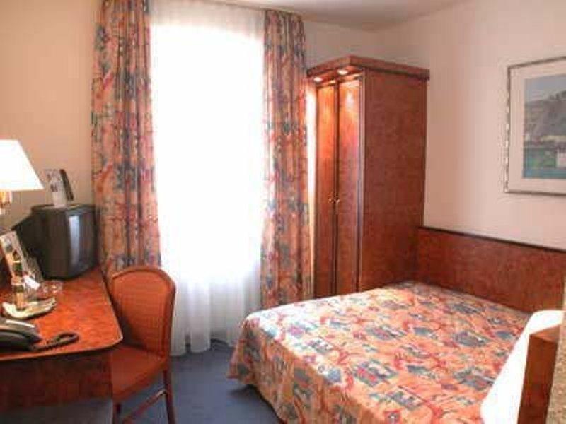 Hotel Miramar am Römer Frankfurt am Main Oda fotoğraf
